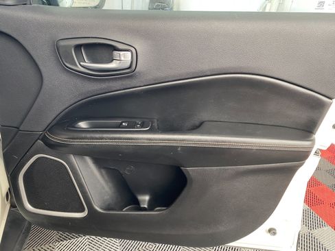 Used 2019 Jeep Compass Latitude w/ Popular Equipment Group image 5