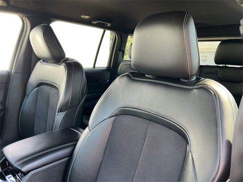 Used 2022 Jeep Grand Cherokee Altitude image 11