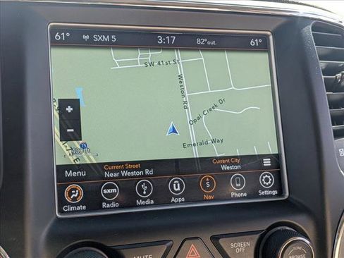 Used 2018 Jeep Grand Cherokee Laredo image 15