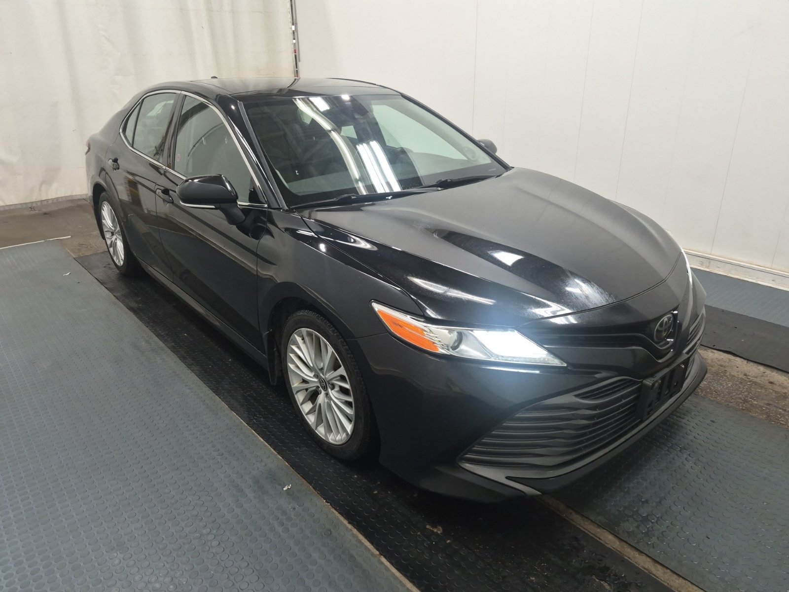 Used 2020 Toyota Camry XLE FWD image 5