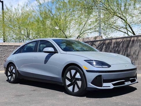 Used 2024 Hyundai Ioniq 6 SE RWD image 3
