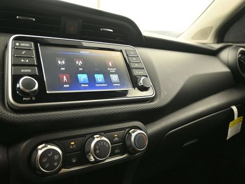 Certified 2025 Nissan Kicks Play S FWD image 18