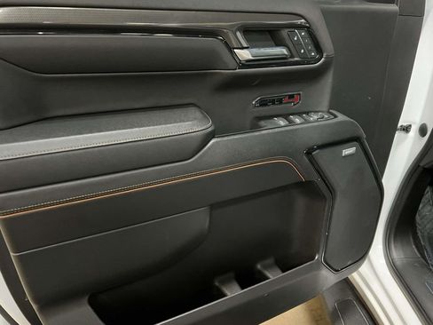 Used 2023 GMC Sierra 1500 AT4 w/ AT4 Preferred Package AWD/4WD image 12