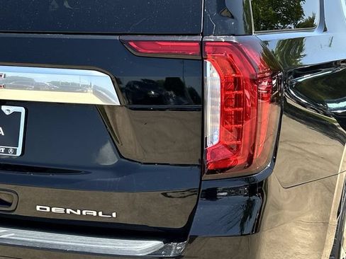 Used 2021 GMC Yukon Denali w/ Denali Ultimate Package AWD/4WD image 8