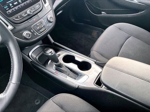 Used 2016 Chevrolet Malibu LT image 19