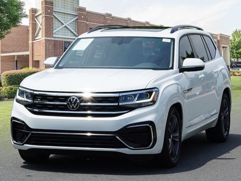 Used 2021 Volkswagen Atlas SE w/ Panoramic Sunroof Package FWD image 4