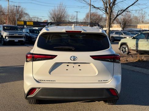 Used 2023 Toyota Highlander XLE image 6