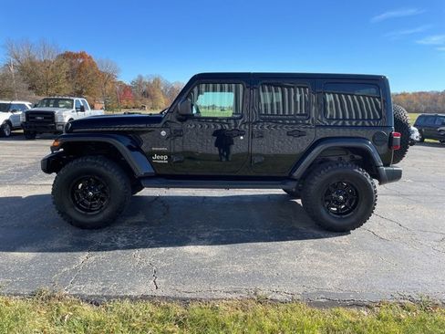 Used 2019 Jeep Wrangler Unlimited Sahara w/ Advanced Safety Group image 10