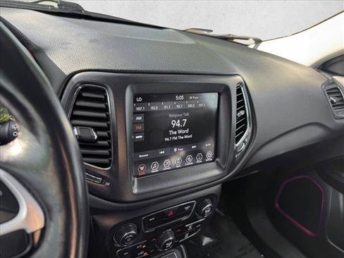 Used 2019 Jeep Compass Trailhawk w/ Leather Interior Group AWD/4WD image 13