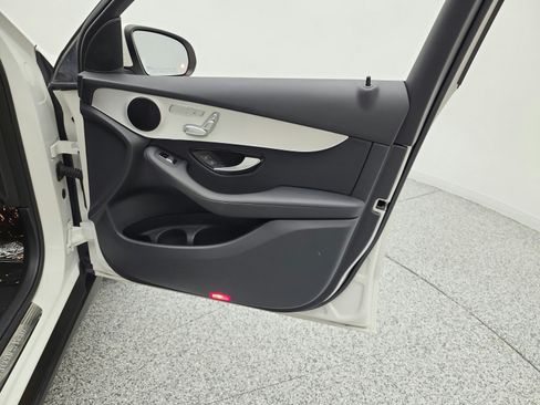 Used 2019 Mercedes-Benz GLC 300 image 21