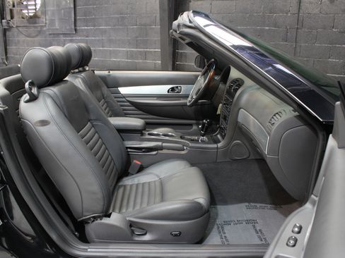 Used 2002 Ford Thunderbird Deluxe image 40