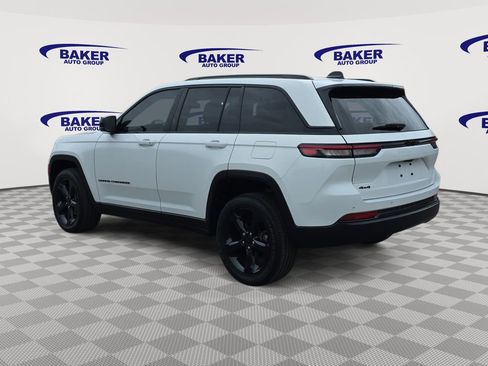 Used 2023 Jeep Grand Cherokee Altitude AWD/4WD image 5