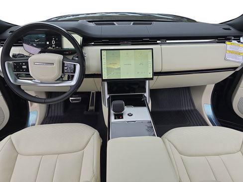 New 2026 Land Rover Range Rover SE image 9