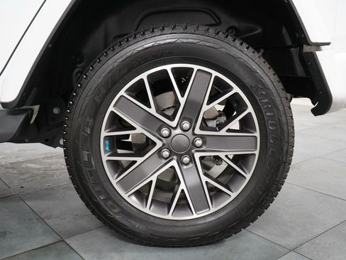 Used 2023 Jeep Wrangler Unlimited Sahara AWD/4WD image 29