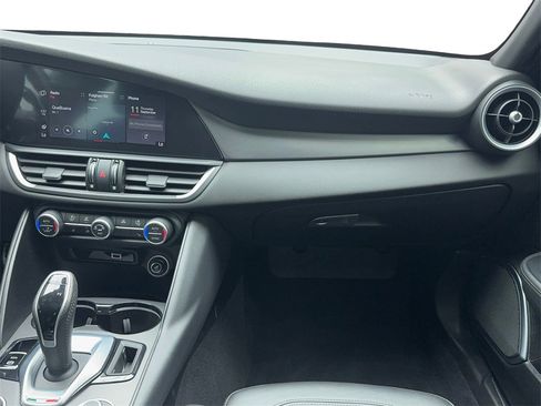 Used 2022 Alfa Romeo Giulia Veloce image 19