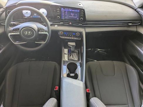 Used 2022 Hyundai Elantra SEL w/ Convenience Package FWD image 16