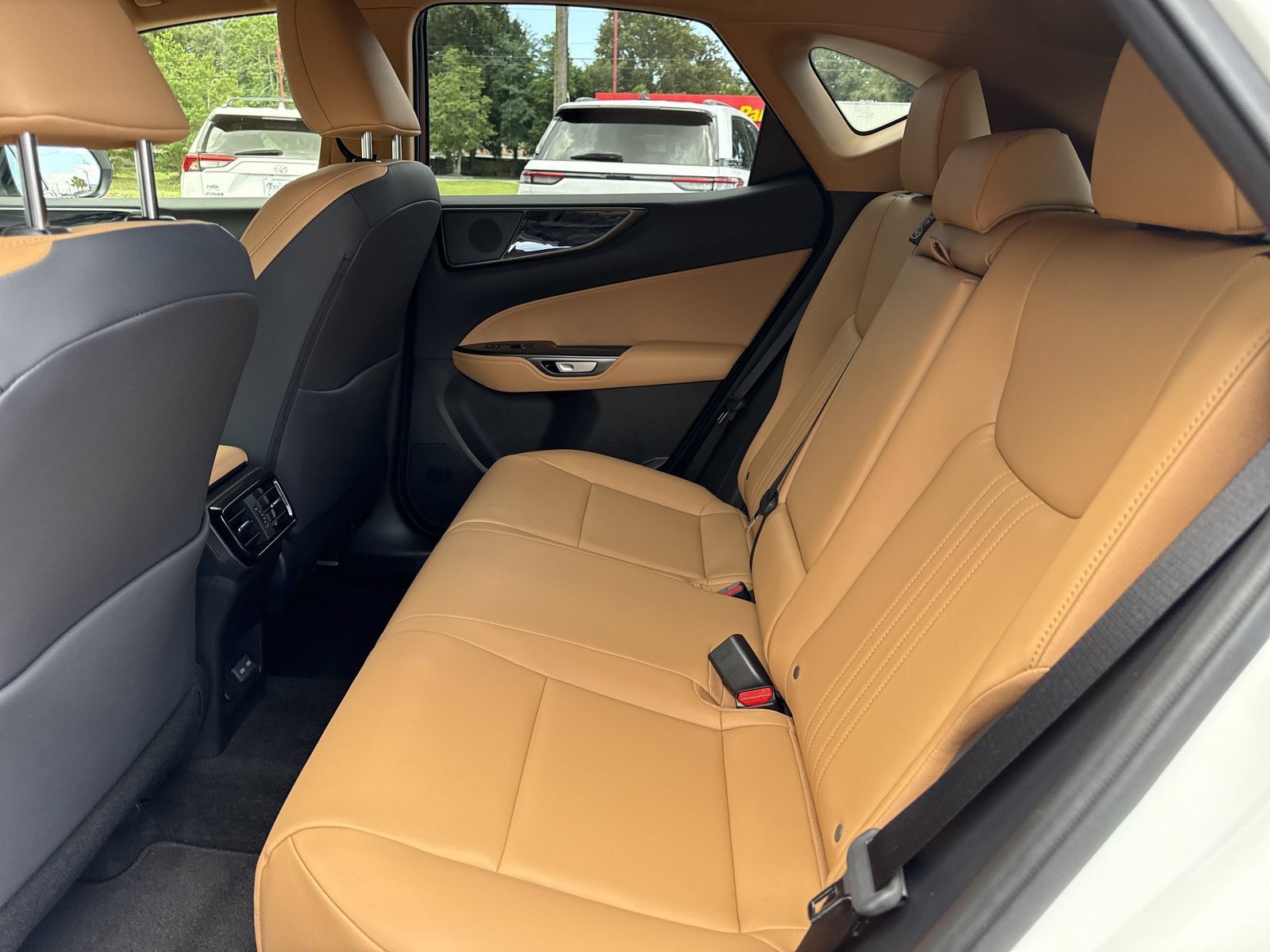 Used 2025 Lexus NX 250 FWD w/ Towing Package (2000 Lbs) image 10