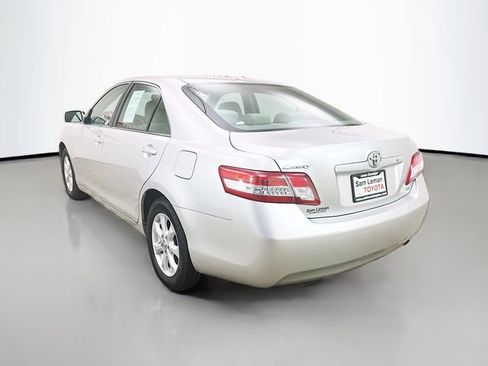 Used 2011 Toyota Camry LE image 5