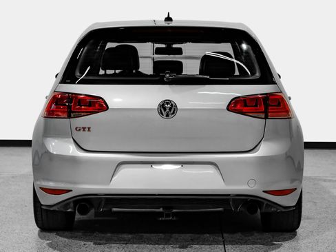 Used 2017 Volkswagen GTI SE FWD image 7