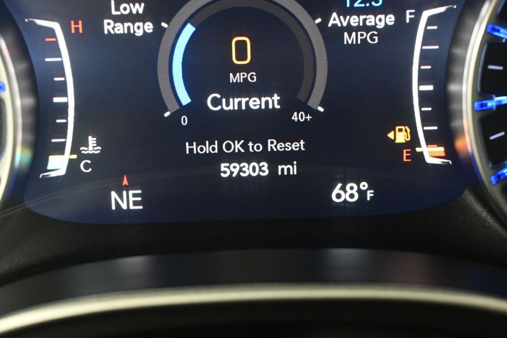 Used 2023 Chrysler Pacifica Touring-L FWD image 15