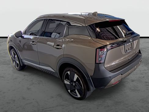 Used 2025 Nissan Kicks SR w/ SR Premium Package FWD image 2