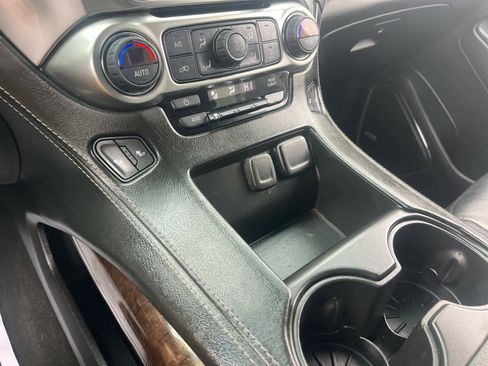 Used 2018 Chevrolet Suburban LT image 23
