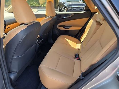 Used 2024 Lexus NX 250 FWD image 11