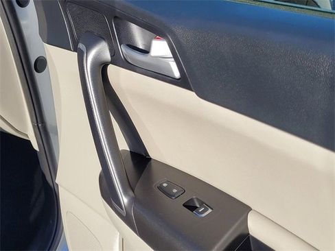 Used 2020 Kia Sportage S w/ S Sunroof Package image 12