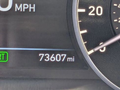 Used 2017 Genesis G90 3.3T Premium RWD image 6