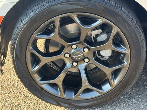 Certified 2022 Chrysler 300 Touring w/ Sport Appearance Package image 8