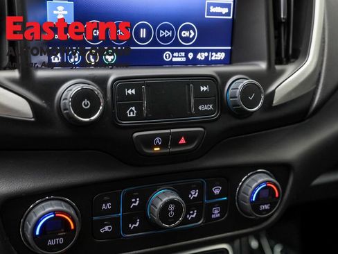 Used 2024 GMC Terrain SLT image 20