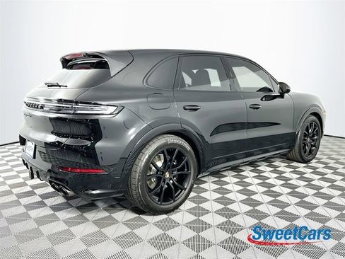 Used 2026 Porsche Cayenne GTS AWD/4WD image 7