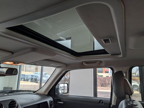 Used 2017 Jeep Patriot High Altitude image 12