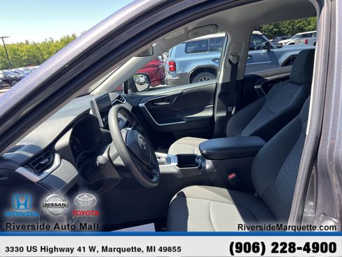 Used 2025 Toyota RAV4 XLE AWD/4WD image 15