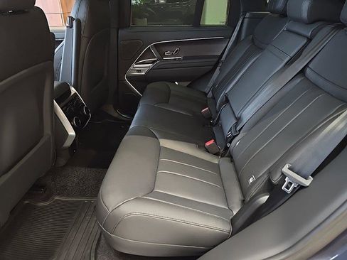 Used 2025 Land Rover Range Rover SE image 8