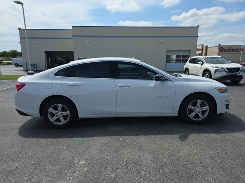 Used 2020 Chevrolet Malibu LS FWD image 3