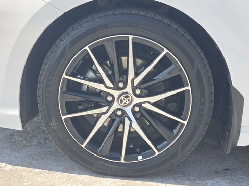 Used 2022 Toyota Camry SE image 14