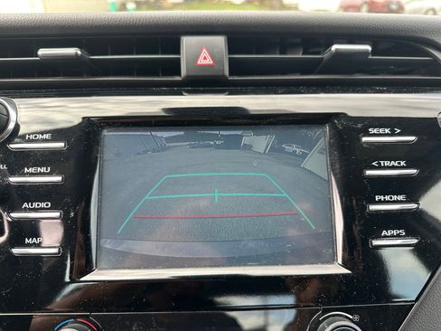 Used 2019 Toyota Camry SE image 16