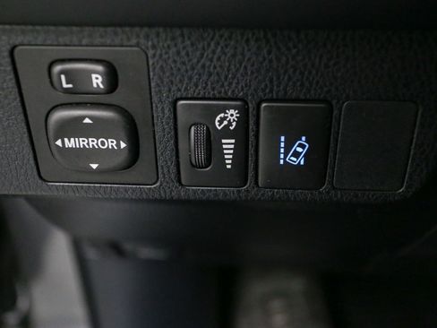 Used 2017 Toyota RAV4 XLE image 39