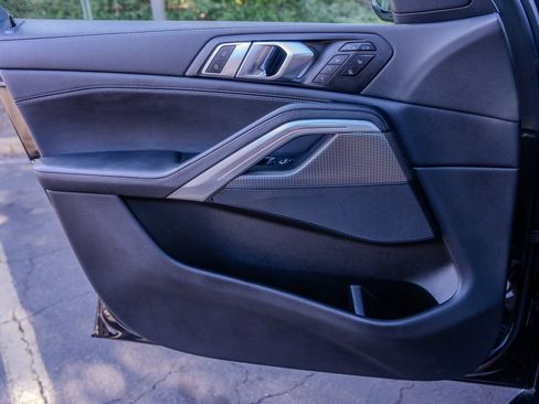 Used 2023 BMW X6 xDrive40i w/ M Sport Package image 16