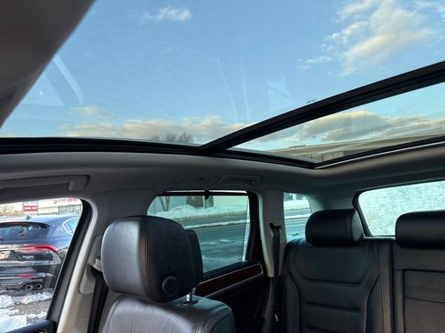 Used 2011 Volkswagen Touareg Hybrid image 57