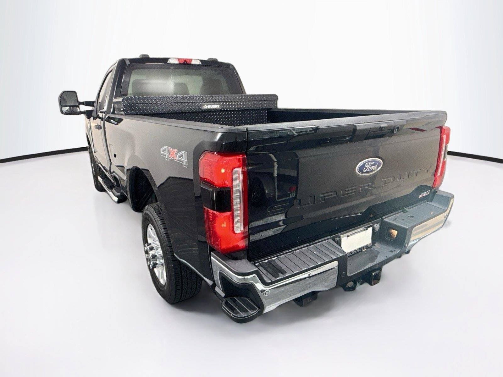 Used 2023 Ford F350 XLT w/ 360-Degree Camera Package AWD/4WD image 3