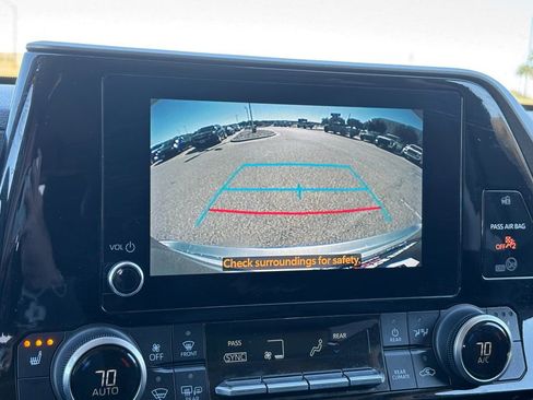 Used 2023 Toyota Highlander XLE image 23