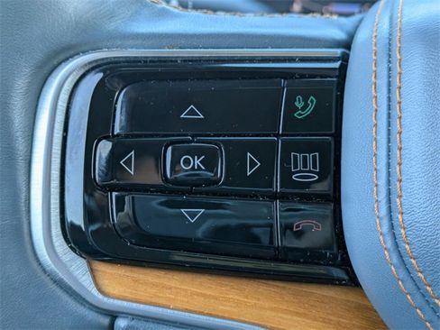 Used 2022 Jeep Grand Wagoneer Series III w/ Rear Seat Video Group 1 image 32