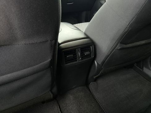 Used 2018 Nissan Rogue SV w/ Premium Package FWD image 14