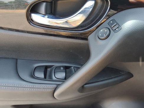 Used 2018 Nissan Rogue Sport SV w/ SV Technology Package FWD image 19