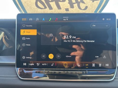 Certified 2025 Volkswagen Tiguan SE image 24