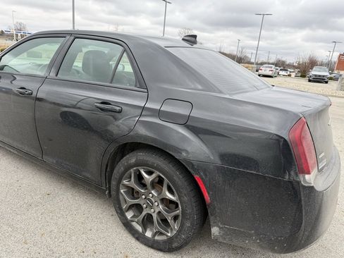 Used 2016 Chrysler 300 S image 5
