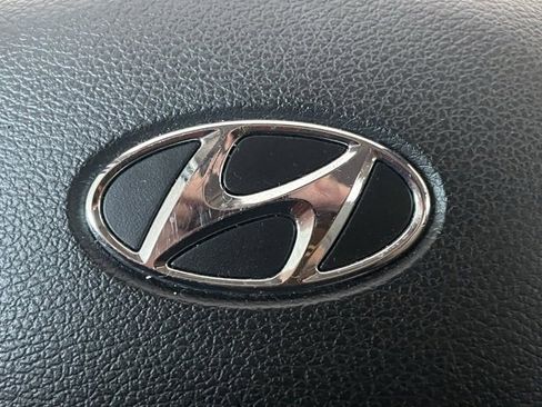 Used 2019 Hyundai Santa Fe SE image 14