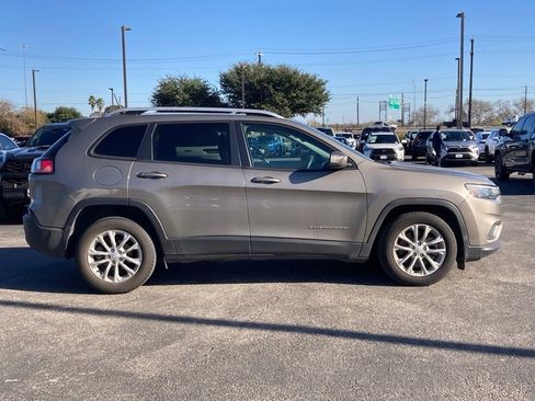 Used 2021 Jeep Cherokee Latitude image 4